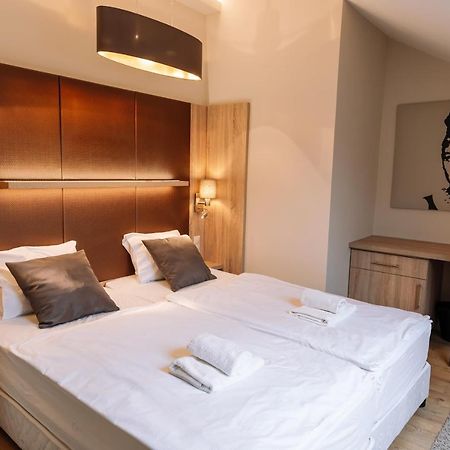 Vadvirag Panzio Hotell Ágfalva Exteriör bild