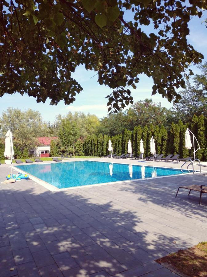Vadvirag Panzio Hotell Ágfalva Exteriör bild