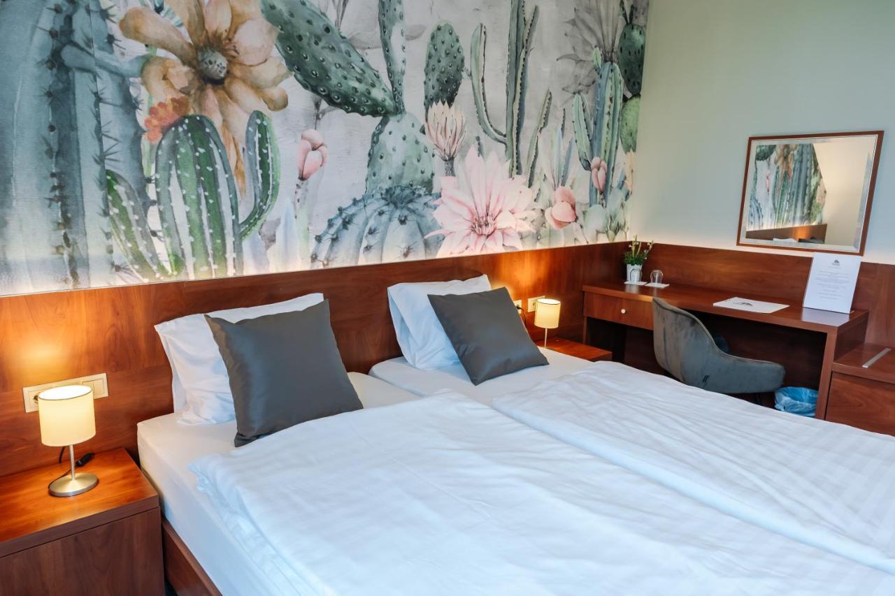 Vadvirag Panzio Hotell Ágfalva Exteriör bild