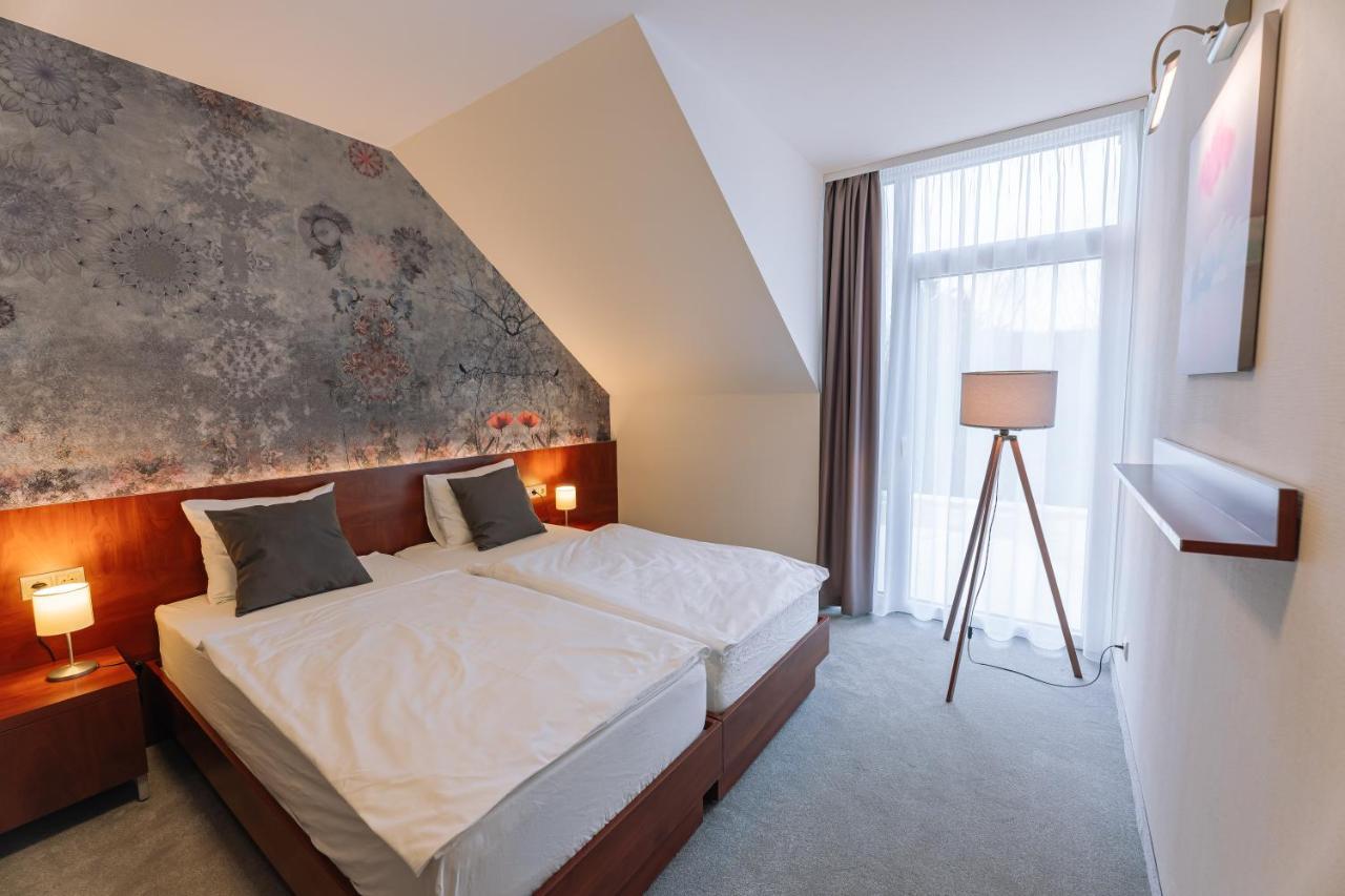 Vadvirag Panzio Hotell Ágfalva Exteriör bild