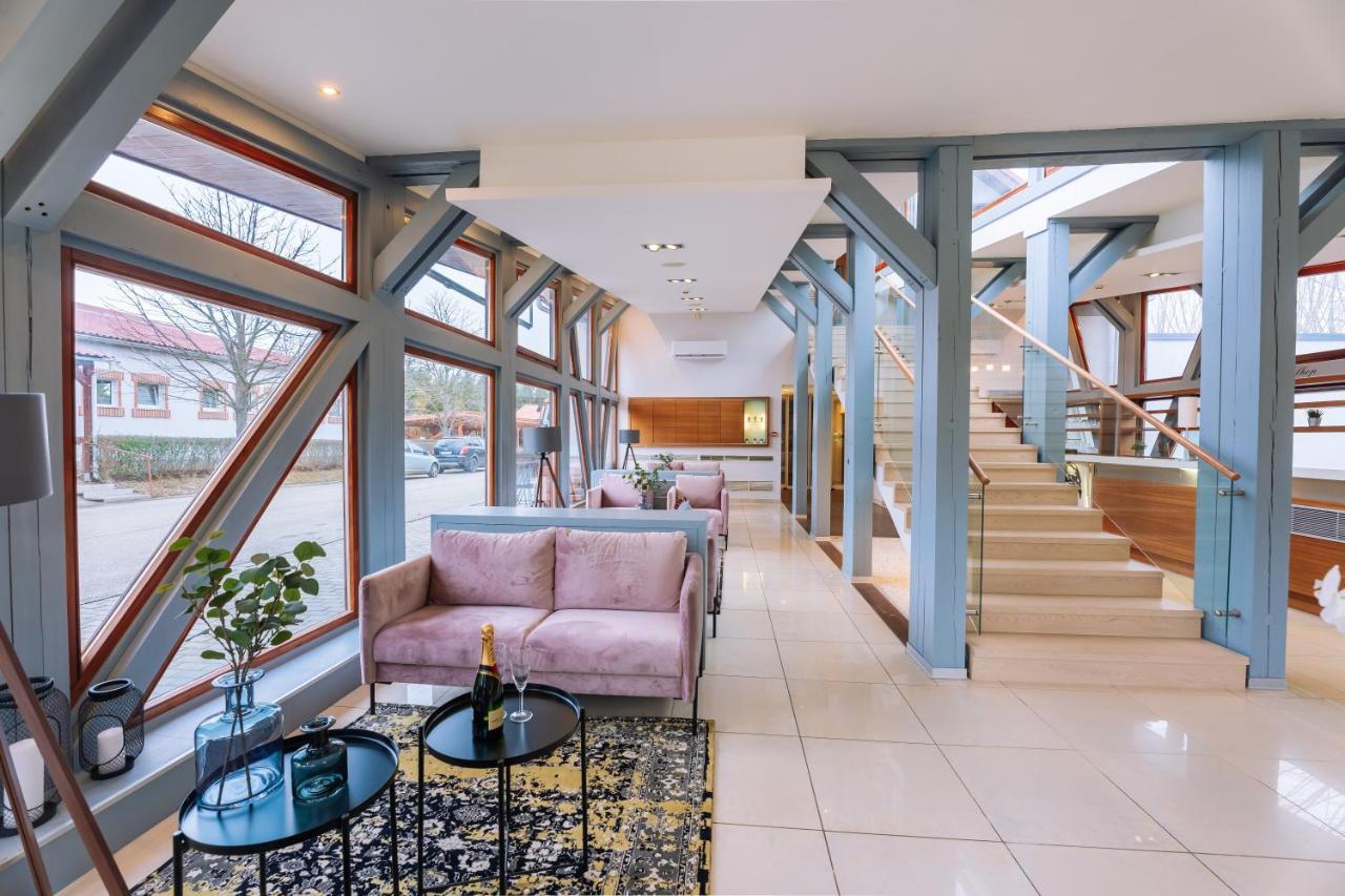 Vadvirag Panzio Hotell Ágfalva Exteriör bild