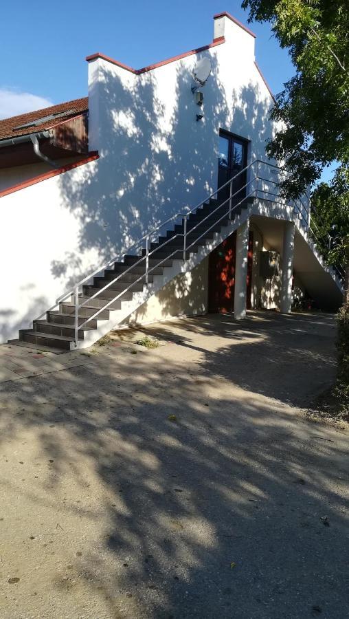 Vadvirag Panzio Hotell Ágfalva Exteriör bild