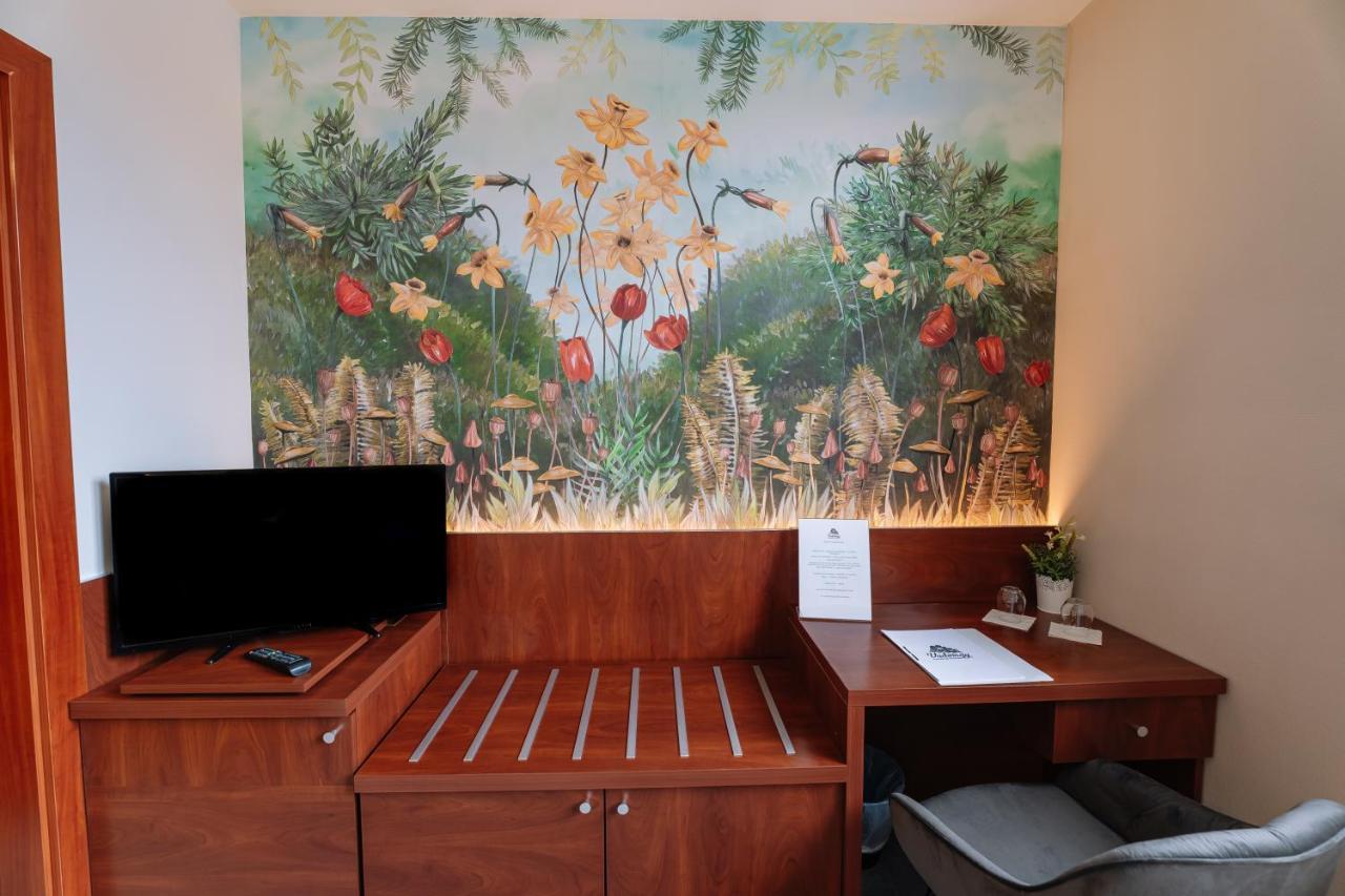 Vadvirag Panzio Hotell Ágfalva Exteriör bild