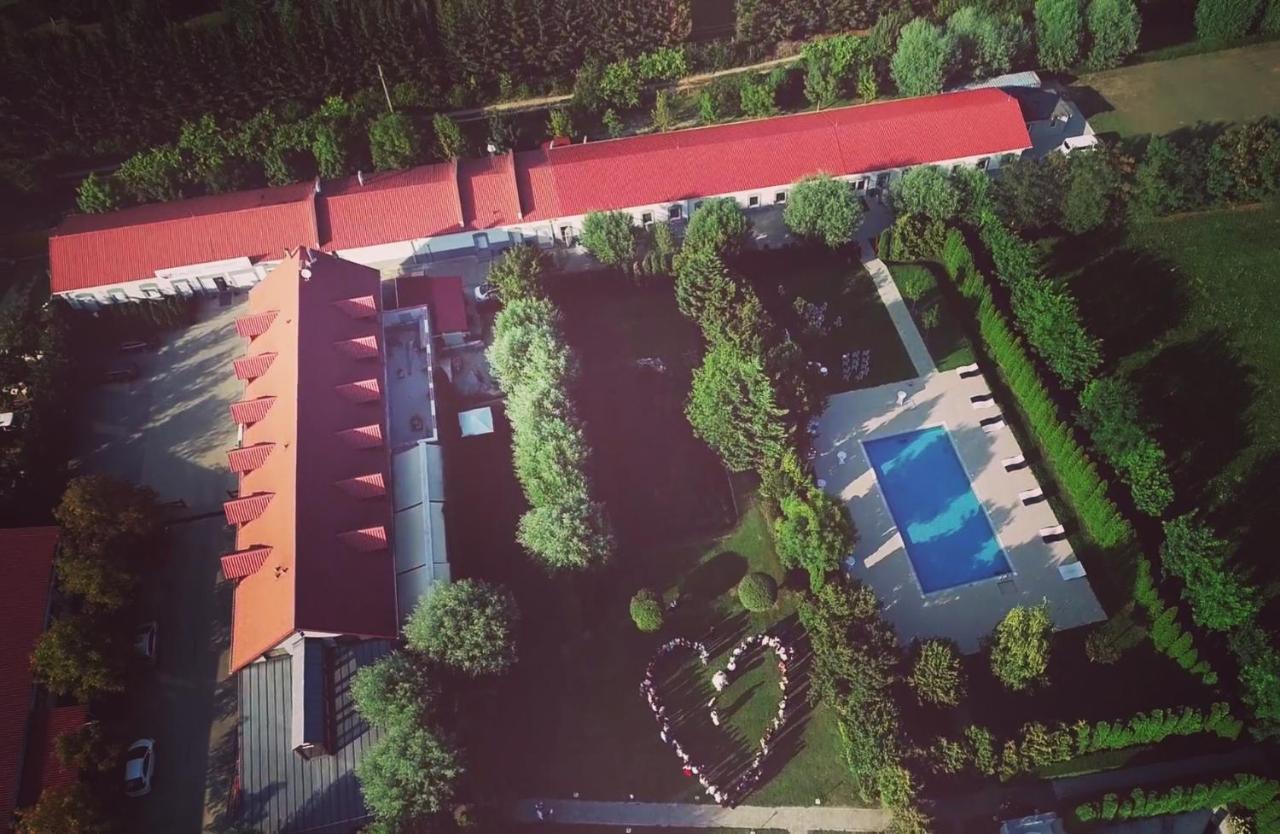 Vadvirag Panzio Hotell Ágfalva Exteriör bild