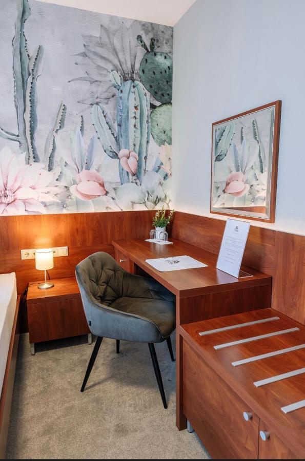 Vadvirag Panzio Hotell Ágfalva Exteriör bild